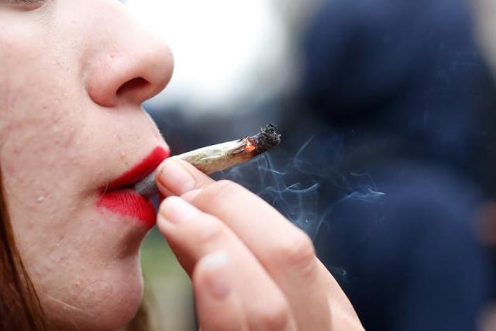 Jóvenes chilenos lideran ranking de consumo de droga en América