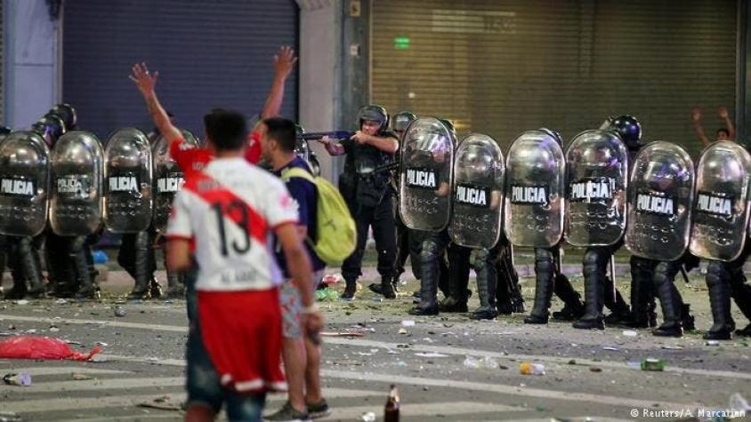 Buenos Aires: Policía desaloja festejos violentos de hinchas de River