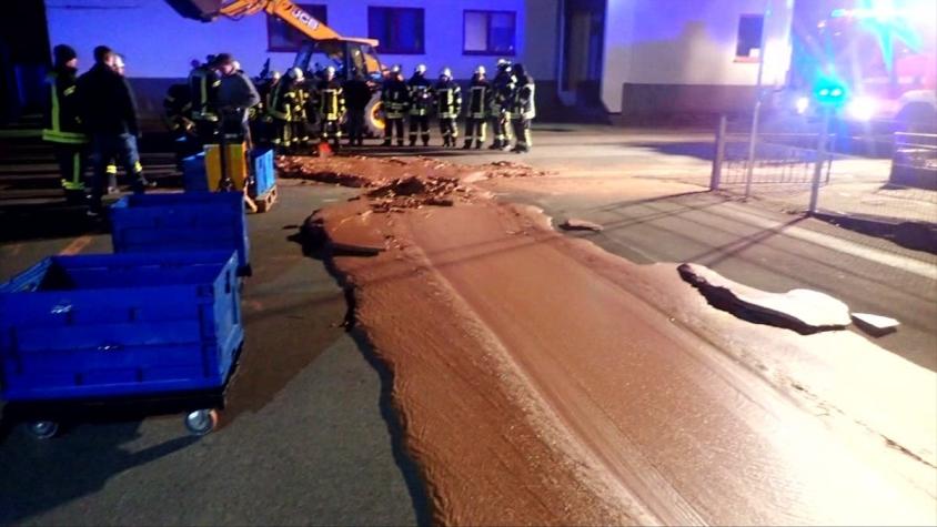 [FOTOS] Derrame de chocolate inunda una calle de Alemania