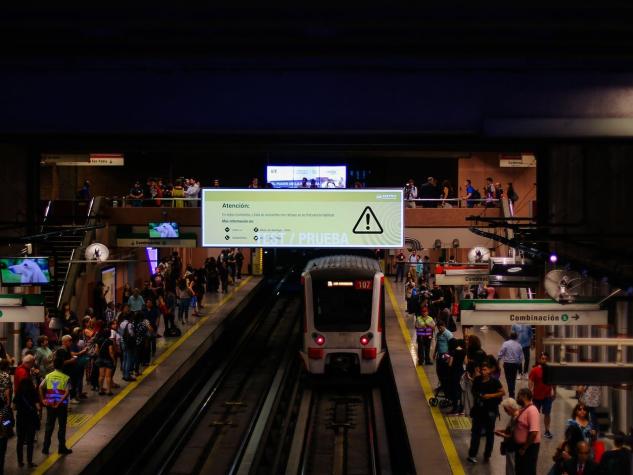 Metro de Santiago inaugura “estaciones digitales” que entregarán información del estado del servicio