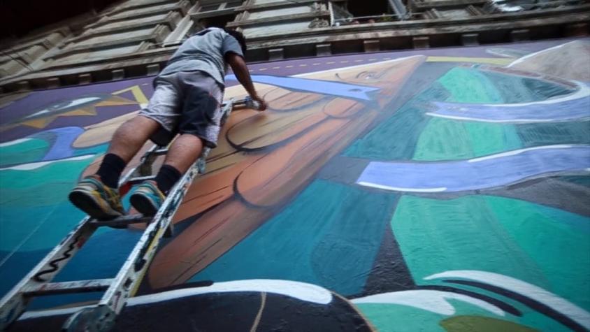 [VIDEO] #CambiandoChile: Los vecinos de Valparaíso se toman el arte urbano