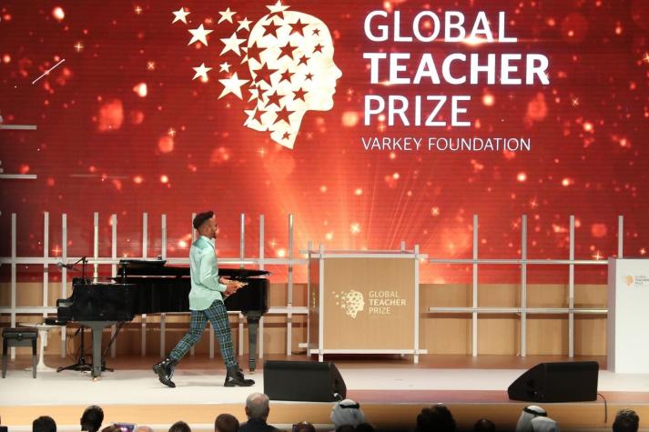 Chileno podría ser seleccionado como "el mejor profesor del mundo"
