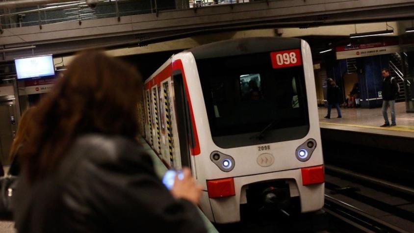 Metro de Santiago restablece servicio en Línea 1 tras suspensión parcial