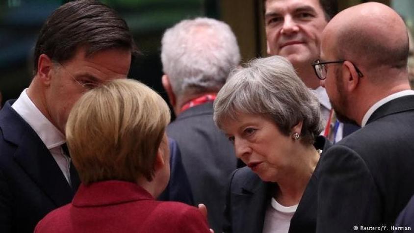 Unión Europea rechaza dar garantías vinculantes a May para ayudarla a aprobar el "Brexit"