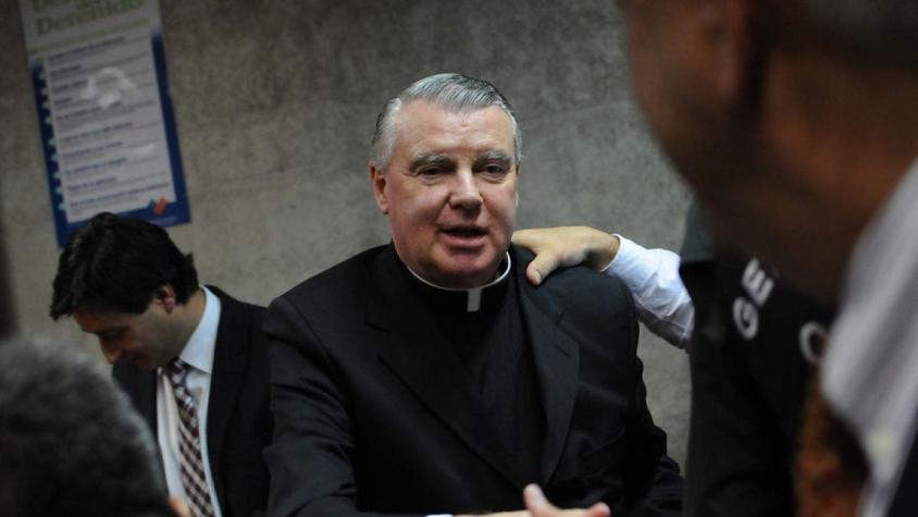 Sacerdote John O'Reilly abandona Chile este viernes: se dirige a Roma