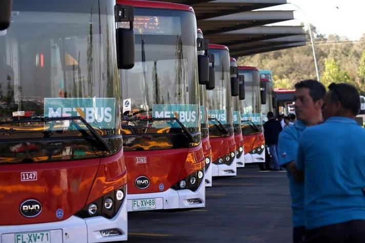 [VIDEO] Inicia operación de los primeros buses eléctricos del Transantiago.