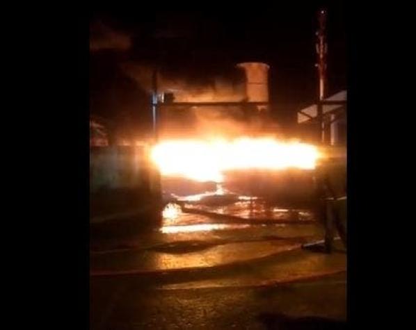 [VIDEO] Incendio afecta a garita de buses en Cerro Los Placeres de Valparaíso