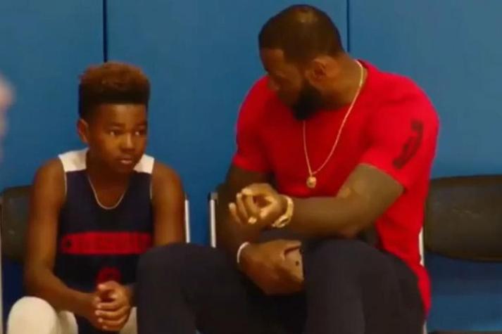 [VIDEO] El rudo LeBron James entregó una emotiva arenga a su hijo basquetbolista