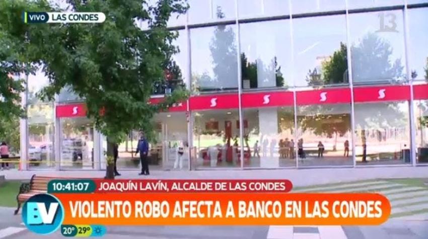 [VIDEO] Delincuentes asaltan banco en Las Condes en menos de un minuto