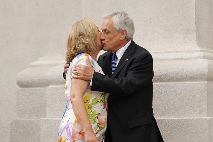 Sebastián Piñera y Cecilia Morel renuevan sus votos matrimoniales en actividad navideña de La Moneda