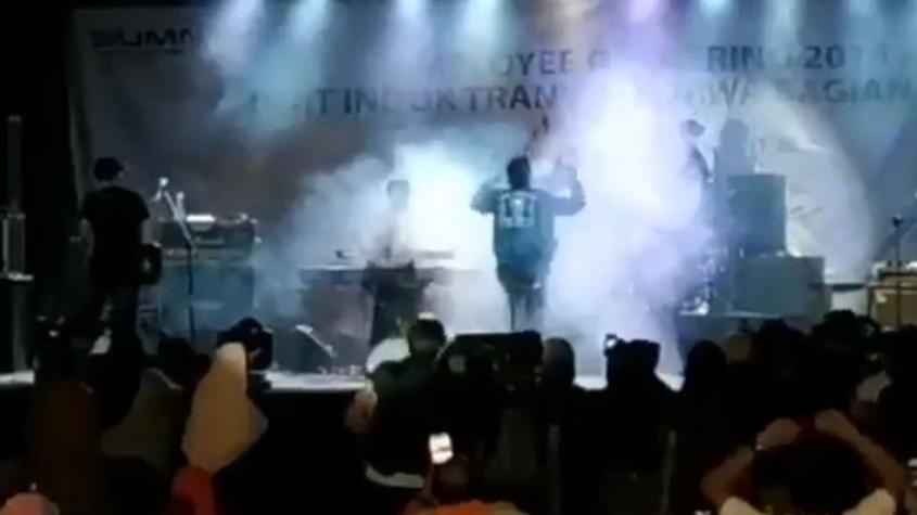 Impactante video muestra momento en que el tsunami de Indonesia arrasa con un concierto pop