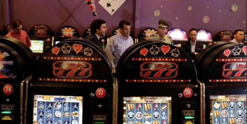Estación Central clausura casinos ilegales e incauta casi 100 máquinas