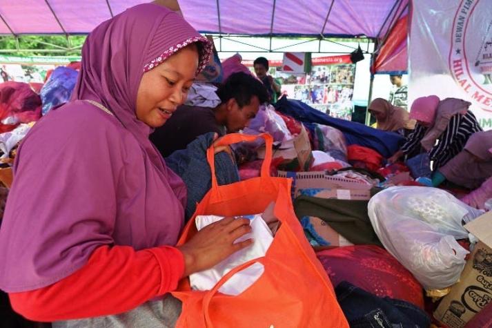 Los supervivientes del tsunami en Indonesia, víctimas del hambre y de las enfermedades