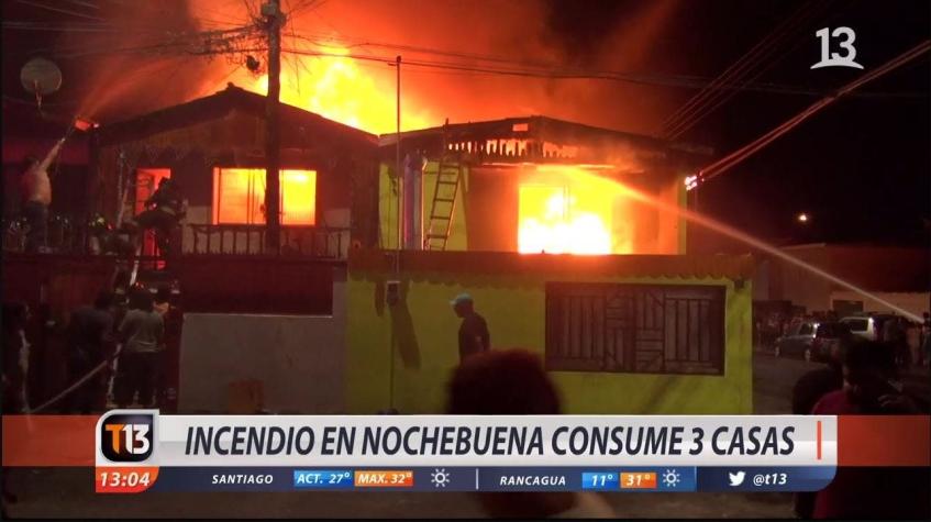 [VIDEO] Incendio en Nochebuena consume tres casas en Iquique