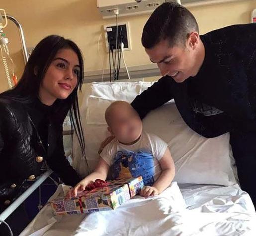 El gran gesto navideño de Cristiano Ronaldo: Visitó a niños en un hospital de Turín