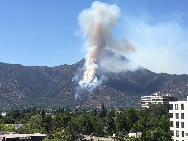 Controlan incendio en cerro Manquehue: 26 hectáreas fueron afectadas