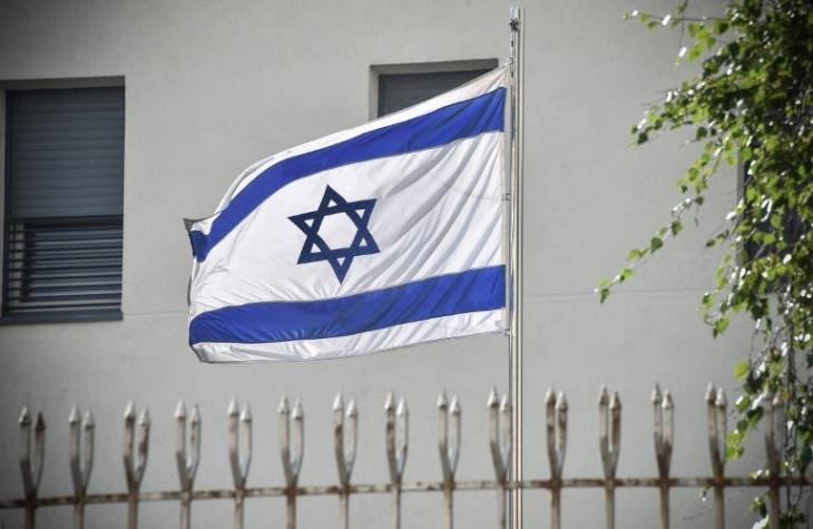 Ministra jordana pisa una bandera de Israel y provoca indignación en este país