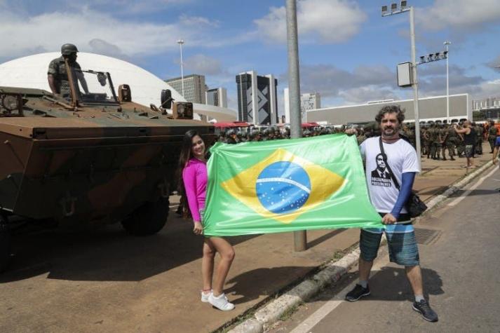 [FOTOS] Seguidores de Bolsonaro llegan a Brasilia para investidura presidencial
