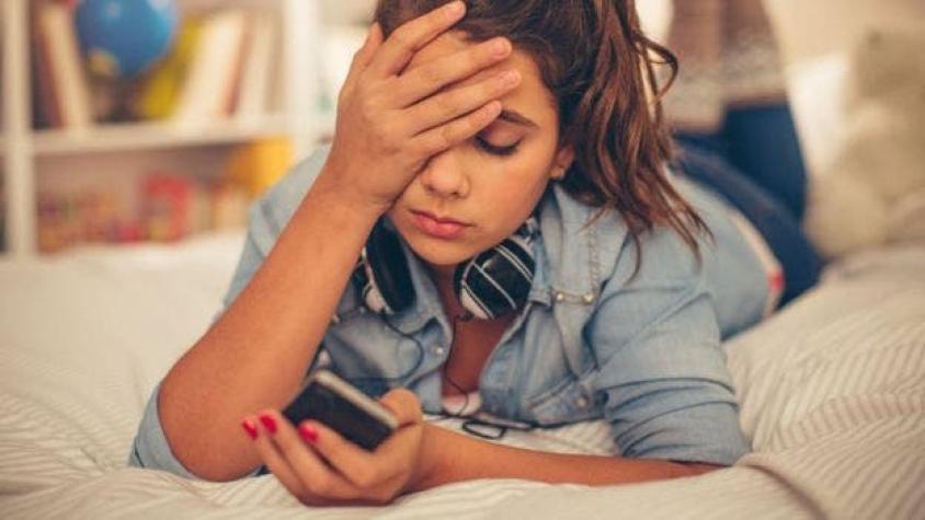 Estudio muestra que las niñas son más propensas a sufrir depresión por el uso de redes sociales