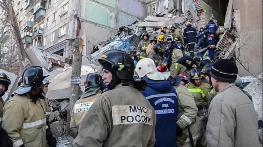 [VIDEO] Rescatistas encuentran vivo a bebé luego de explosión de gas en Rusia