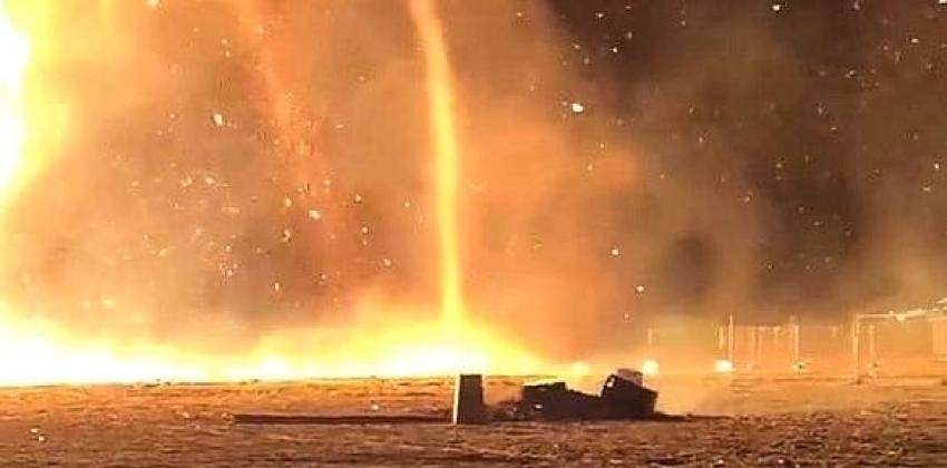 [VIDEO] Captan un "tornado de fuego" en la víspera de Año Nuevo de Países Bajos