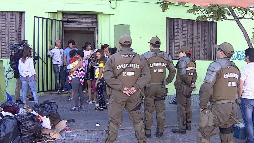 [VIDEO] Desalojan a 30 familias de inmigrantes en el centro de Santiago