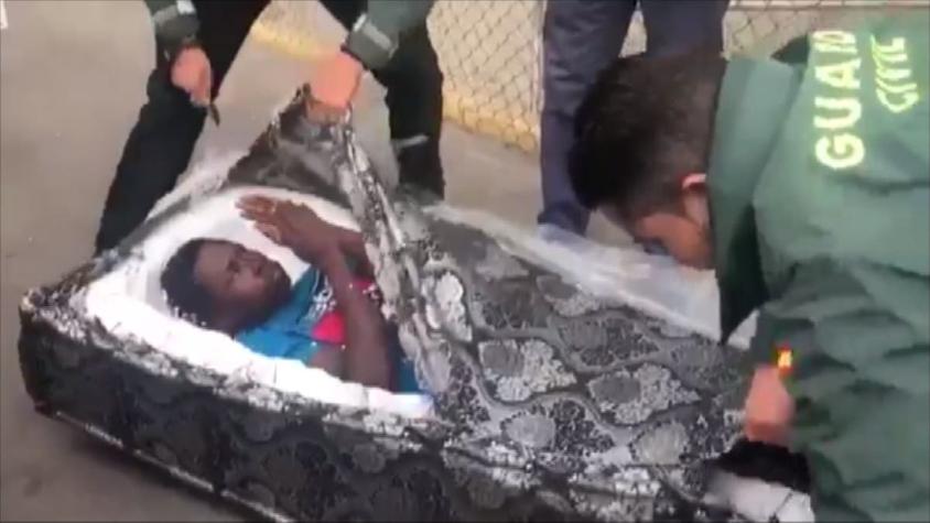 [VIDEO] Inmigrantes querían cruzar frontera en España dentro de un colchón