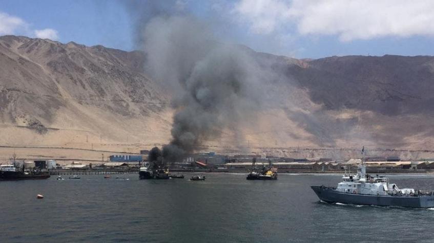 [VIDEO] Controlan incendio en embarcación "Don Arturo" en Iquique