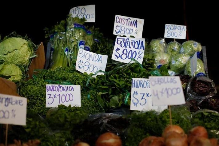 El controversial cartel de un puesto de verduras que indignó a sus compradores