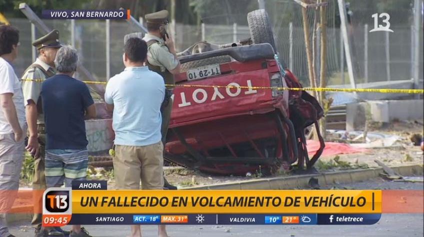 [VIDEO] Un fallecido y tres heridos tras volcamiento de camioneta en San Bernardo