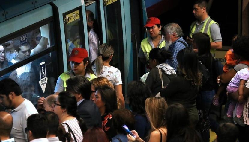 Metro de Santiago lamenta cuenta de Instagram que incita al acoso sexual