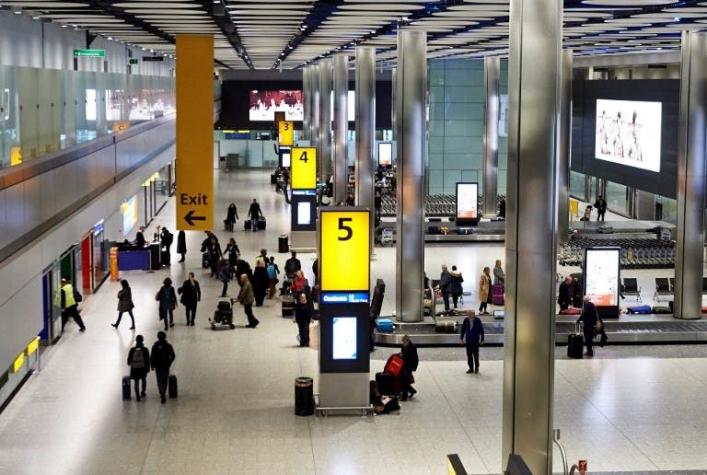 Suspenden vuelos del principal aeropuerto londinense por la presencia de un dron