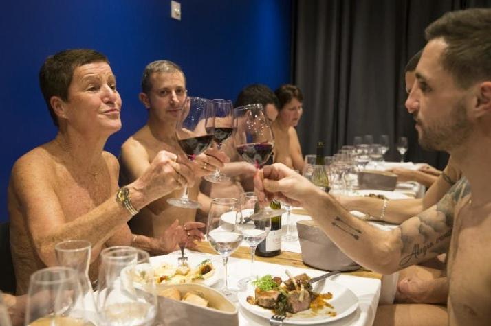 [FOTOS] Así es el primer restaurante nudista de París que está a punto de cerrar