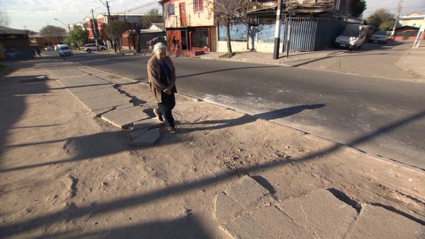 [VIDEO] Hay 13 mil kilómetros de veredas en mal estado en Chile