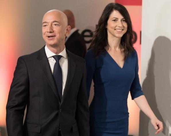Multimillonario Jeff Bezos anuncia quiebre amoroso con su esposa