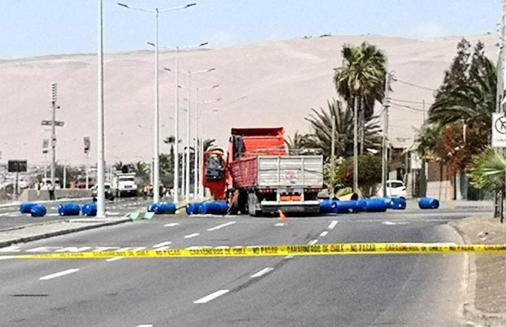 Arica: Reportan derrame con ácido nítrico desde tambores transportados por camión boliviano