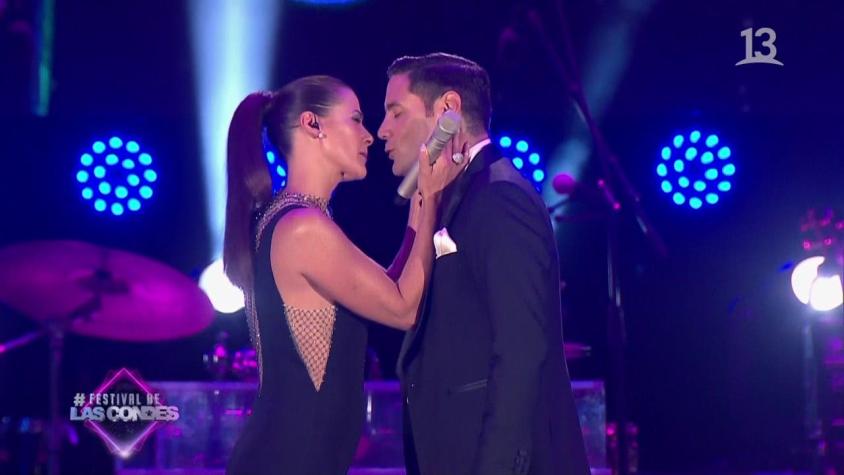 [VIDEO] El coqueto beso triple entre Tonka Tomicic y Francisco Saavedra en el Festival de Las Condes