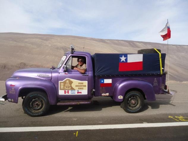Chileno cumple una década de pasión por Dakar en camioneta 'vintage'