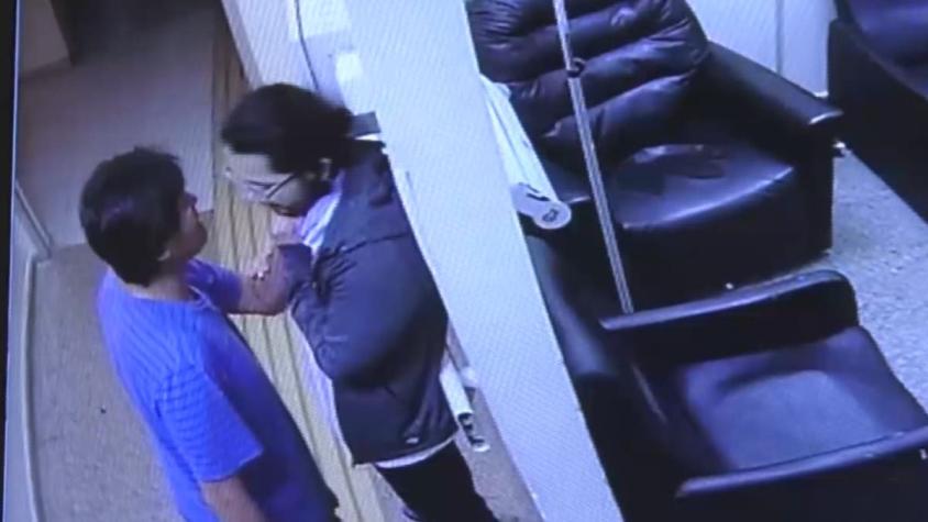 [VIDEO] Prisión preventiva para hombre que atacó con un cuchillo a médico