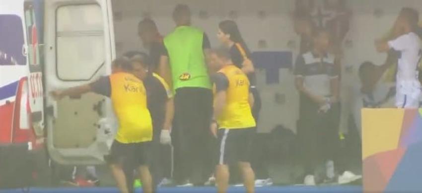 [VIDEO] Jugador se desploma tras caída de un rayo en partido de fútbol en Brasil
