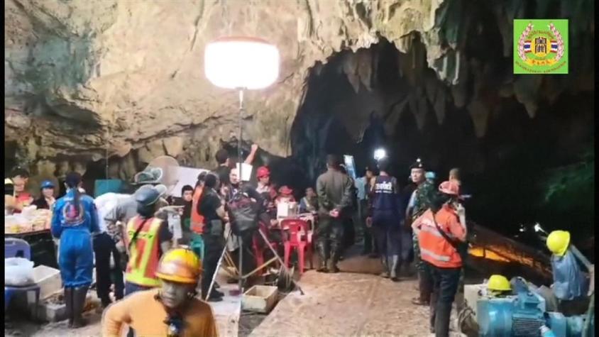 [VIDEO] El "engaño" tras rescate de los niños atrapados en una cueva en Tailandia