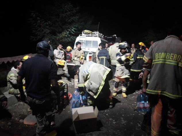 Alerta Roja por incendio forestal en Machalí: ONEMI entrega apoyo logístico a bomberos