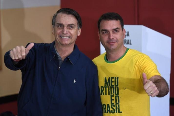 Brasil: Hijo de Bolsonaro alega venta de apartamento para justificar depósitos "sospechosos"
