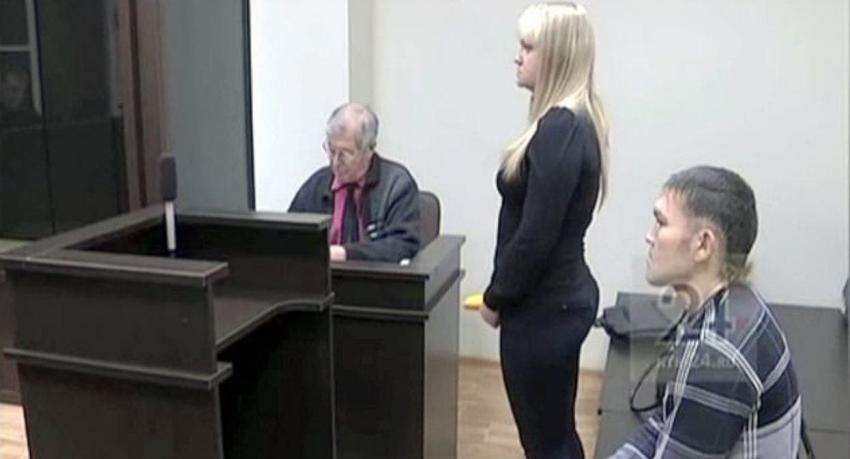 Hombre que fue apuñalado por su pareja le pide matrimonio durante el juicio