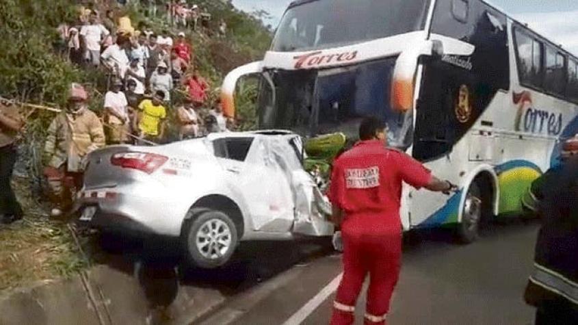 Cinco jovenes que habían sido aceptados en equipo de fútbol mueren en accidente vehicular en Perú