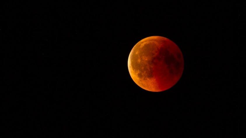 [VIDEO] Meteorito impactó la luna durante la "Superluna de sangre"