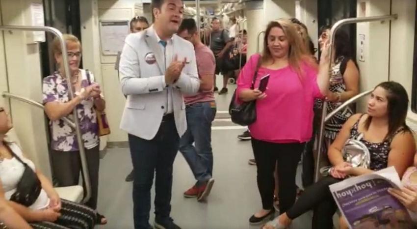 [VIDEO] René de la Vega recuerda su pasado y canta "chica rica" en la nueva Línea 3 del Metro