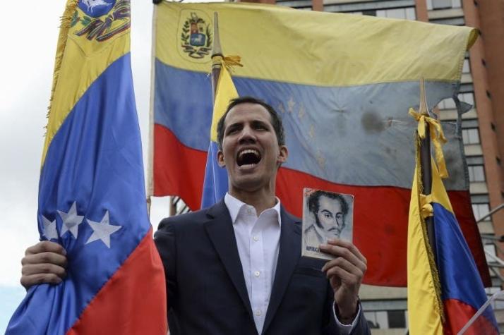 EE.UU. reconoce a Guaidó como "presidente encargado" de Venezuela y pide a Maduro que deje el poder