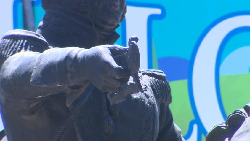 [VIDEO] Roban espada en monumento a O'Higgins