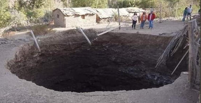 [VIDEO] Gran socavón de 12 metros de diámetro se traga una casa y 9 animales en Coquimbo